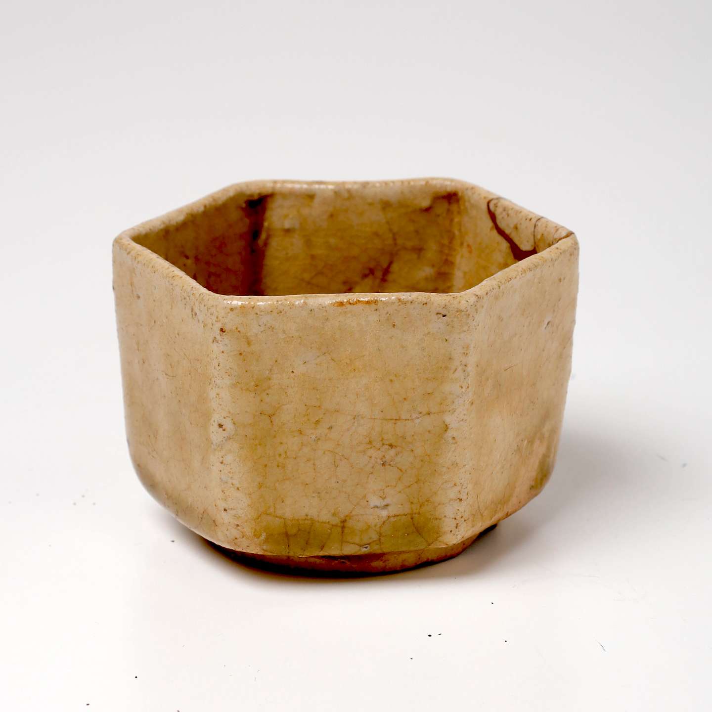 黄瀬戸六角盃 | 酒の器 | 利菴アーツコレクション
